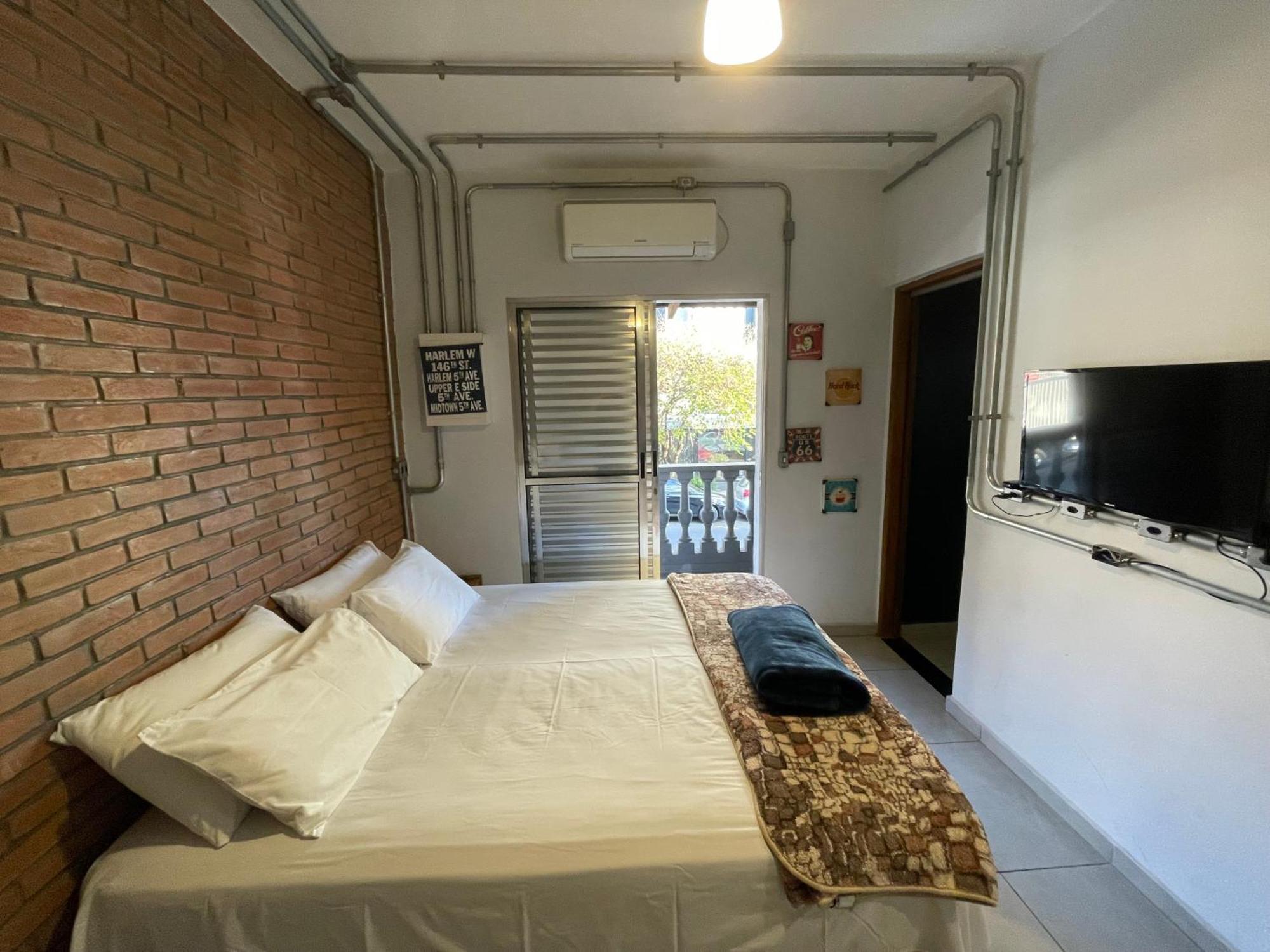Studio House — Photos 1